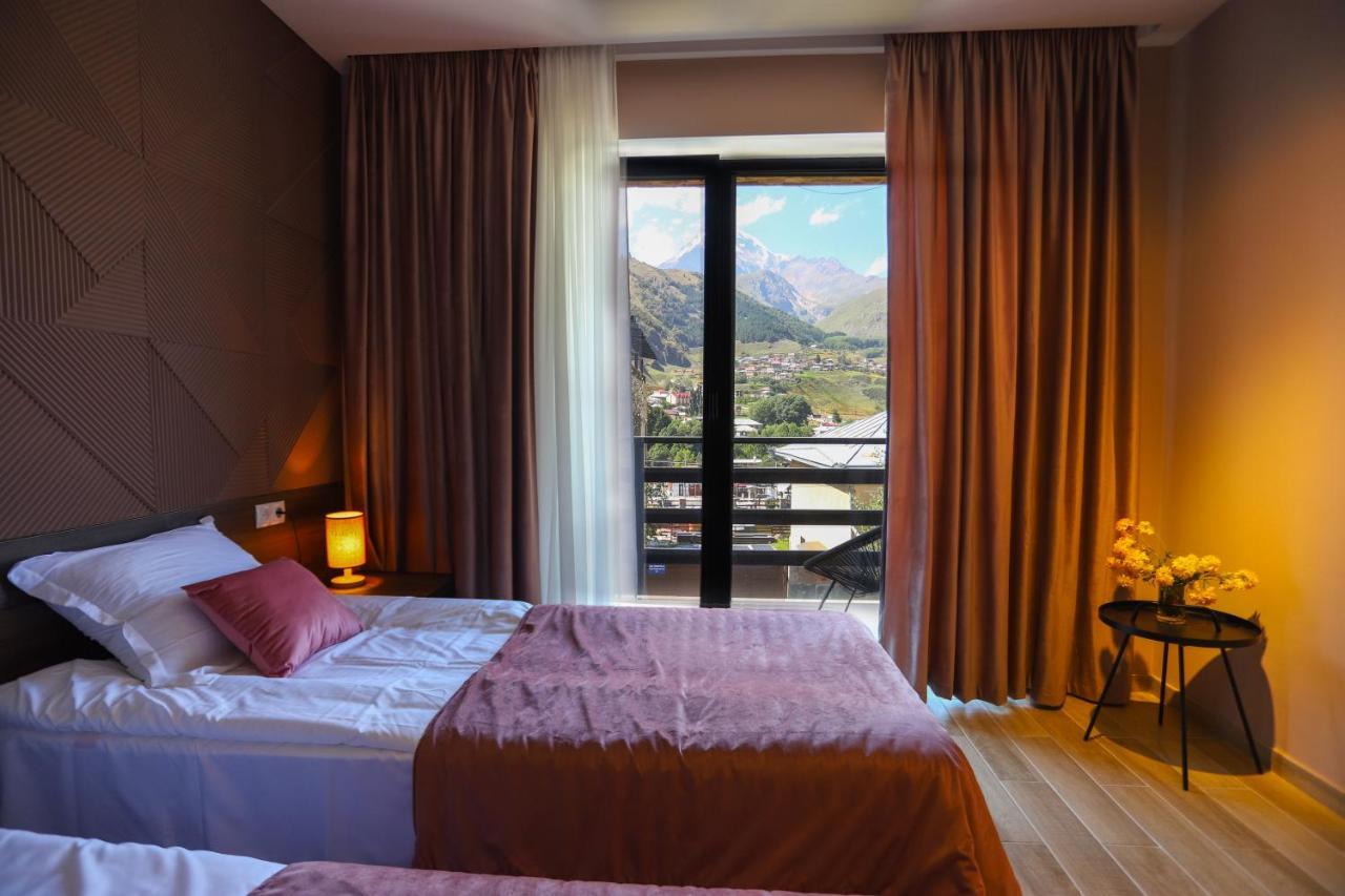 Hotel Inside Kazbegi Exteriör bild