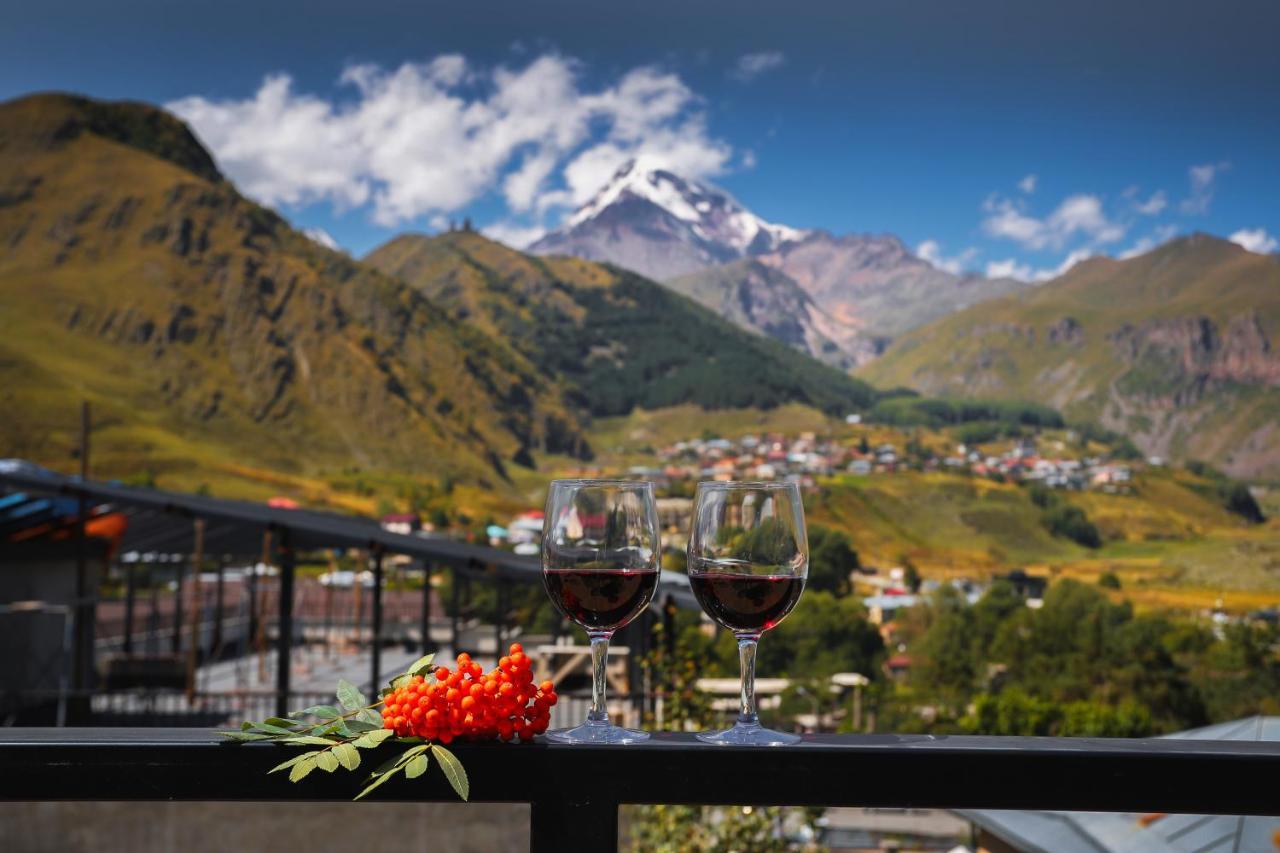 Hotel Inside Kazbegi Exteriör bild